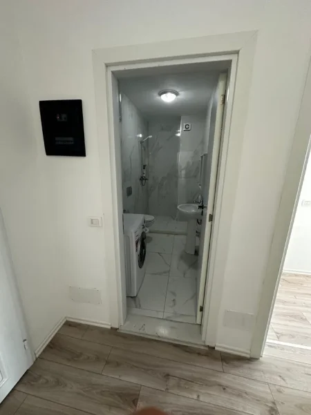 Tirane, shitet apartament 2+1+Ballkon Kati 2, 96 m² 106 mln Leke (Rruga Donald Trump,Kamez,White Crown Residence)