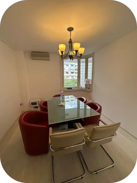Tirane, jepet me qera ambjent biznesi Kati 4, 110 m² 1.000 € (Bllok, Tiranë)