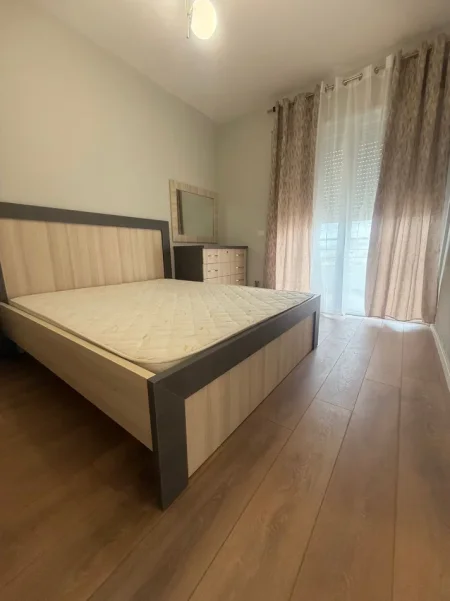 Tirane, jepet me qera 1+1 Kati 5, 59 m² 400 € 