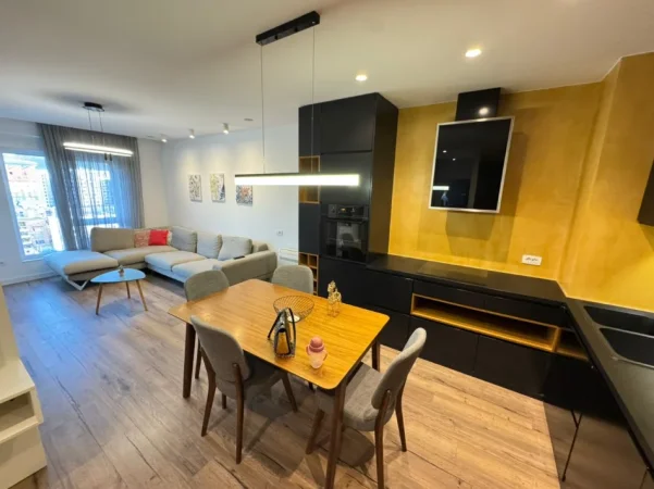 Tirane, jepet me qera apartament 2+1 , 800 € (21 dhjetori)