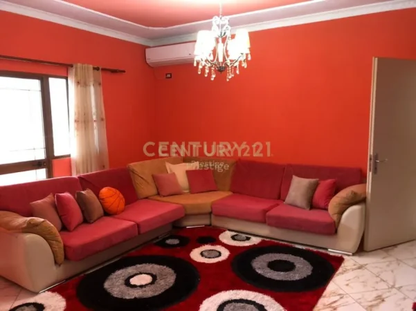 Tirane, jepet me qera apartament 3+1 Kati 4, 162 m² 900 € 
