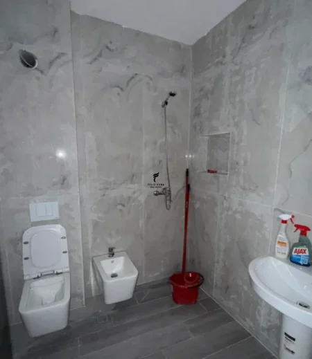 Tirane, jepet me qera zyre Kati 5, 75 m² 550 € (ZOGU I ZI)