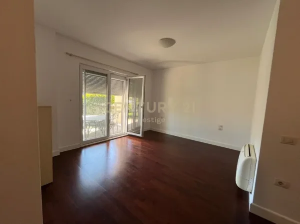 Tirane, jepet me qera apartament 2+1+Ballkon , 125 m² 1.700 € (TEg)
