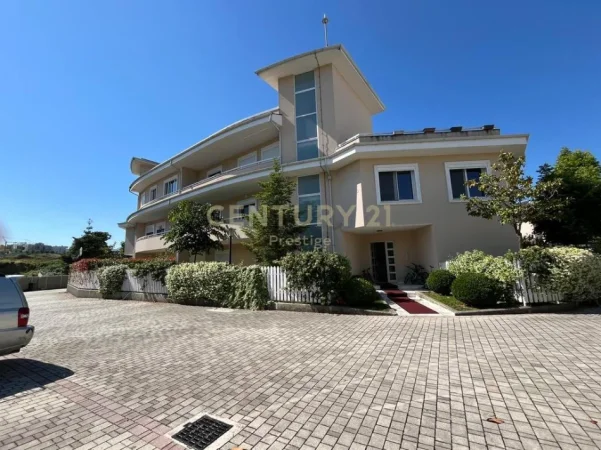 Tirane, jepet me qera apartament 2+1+Ballkon , 125 m² 1.700 € (TEg)