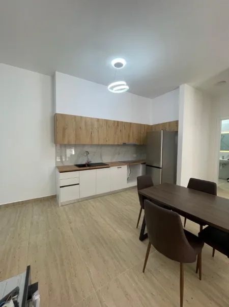 Tirane, jepet me qera apartament 1+1+Ballkon , 78 m² 900 € (Kompleksi Delijorgji, Tiranë)