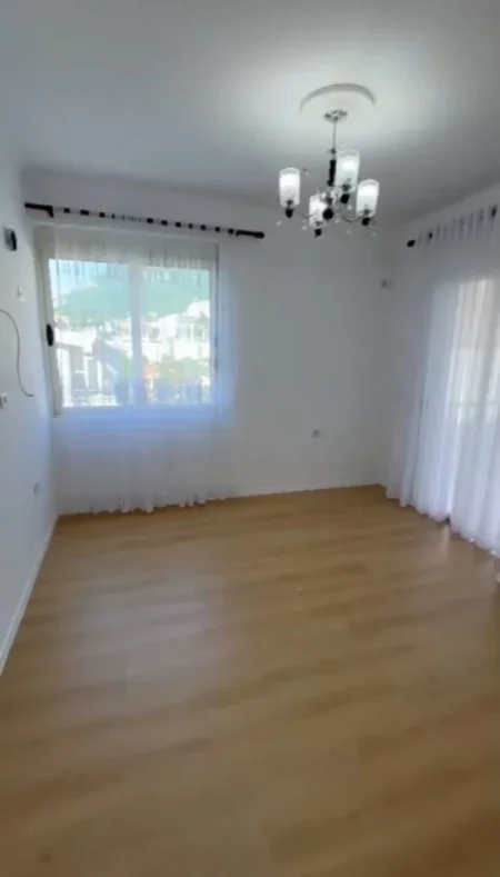 Tirane, shitet apartament 2+1 Kati 2, 89 m² 135.000 € (Fresku)