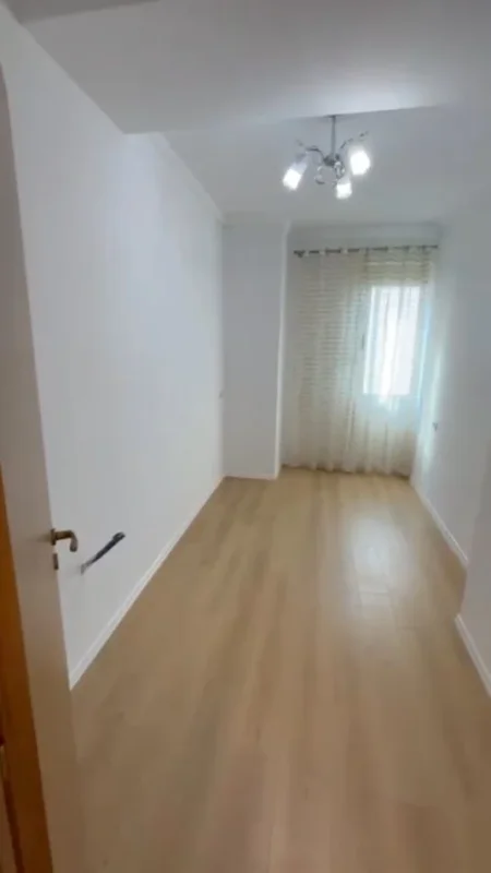 Tirane, shitet apartament 2+1 Kati 2, 135.000 € (Fresku)