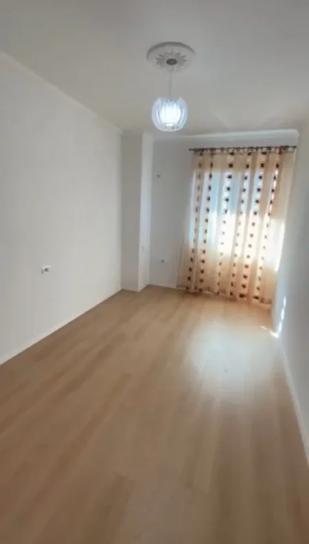 Tirane, shitet apartament 2+1 Kati 2, 135.000 € (Fresku)
