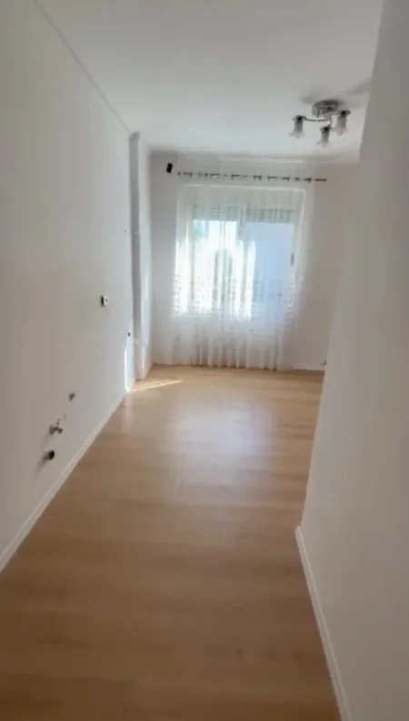 Tirane, shitet apartament 2+1 Kati 2, 135.000 € (Fresku)
