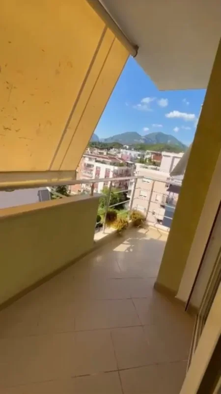 Tirane, shitet apartament 2+1 Kati 2, 135.000 € (Fresku)