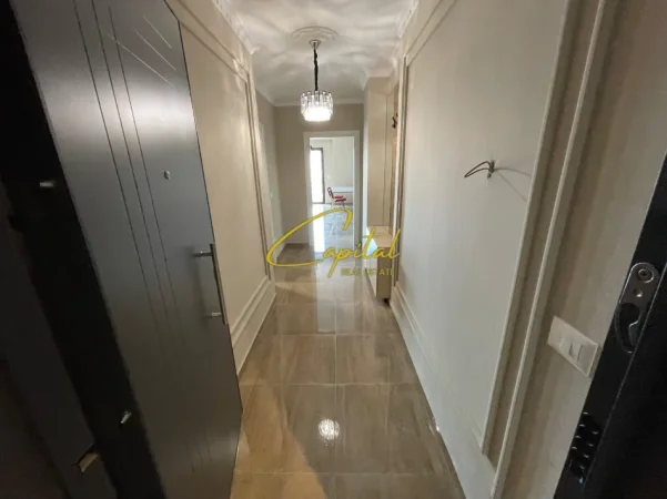 Tirane, jepet me qera zyre Kati 5, 35 m² 400 € (RRUGA E KAVAJES)