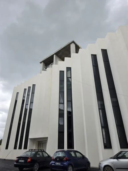 Tirane, jepet me qera garazh | post parkimi , 6.364 m² (autostrada tirane durres)