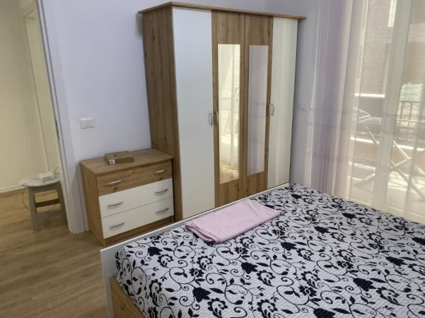 Tirane, jepet me qera apartament 2+1+Ballkon Kati 2, 94 m² 450 € (Rruga Lidhja e Prizrenit)