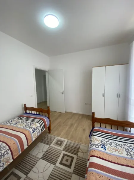 Tirane, jepet me qera apartament 2+1+Ballkon Kati 2, 94 m² 450 € (Rruga Lidhja e Prizrenit)
