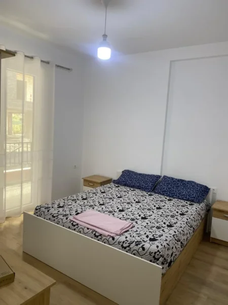 Tirane, jepet me qera apartament 2+1+Ballkon Kati 2, 94 m² 450 € (Rruga Lidhja e Prizrenit)