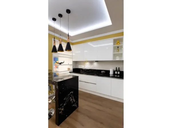 Tirane, shitet apartament 2+1+Ballkon Kati 3, 120 m² 360.000 € (Liqeni i Thatë)
