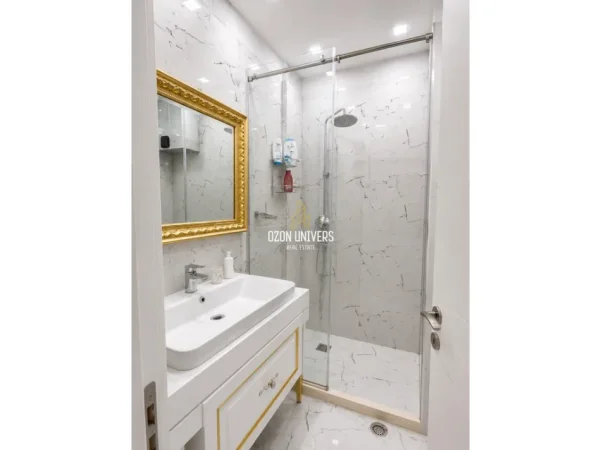 Tirane, shitet apartament 2+1+Ballkon Kati 3, 120 m² 360.000 € (Liqeni i Thatë)