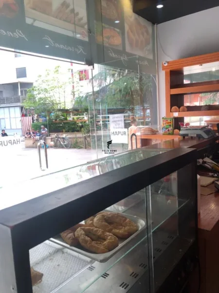 Tirane, shitet ambjent biznesi Kati 0, 57 m² 110.000 € (YZBERISHT)