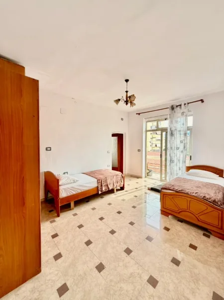 Tirane, jepet me qera apartament 2+1+Ballkon , 80 m² 650 € (Rruga e Durrësit)