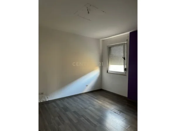 Tirane, jepet me qera zyre Kati 1, 104 m² 1.500 € (Stadiumi Dinamo)
