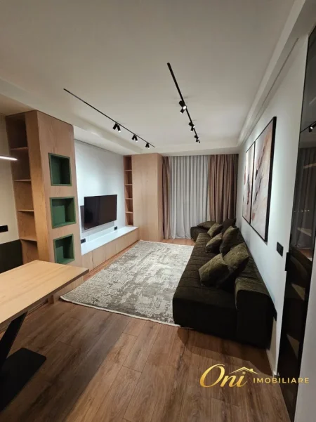 Tirane, jepet me qera apartament 1+1 Kati 10, 80 m² 850 € (GOLDEN TOWER)