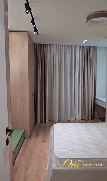 Tirane, jepet me qera apartament 1+1 Kati 10, 80 m² 850 € (GOLDEN TOWER)