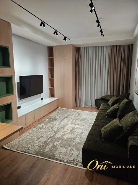 Tirane, jepet me qera apartament 1+1 Kati 10, 80 m² 850 € (GOLDEN TOWER)