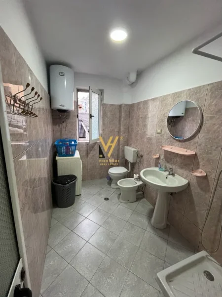 Tirane, jepet me qera apartament 2+1+Ballkon Kati 4, 68 m² 670 € (MYSLYM SHYRI)