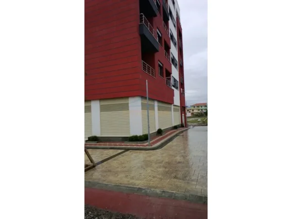 Tirane, jepet me qera ambjent biznesi Kati 0, 650 m² 2.500 € (Mezez)