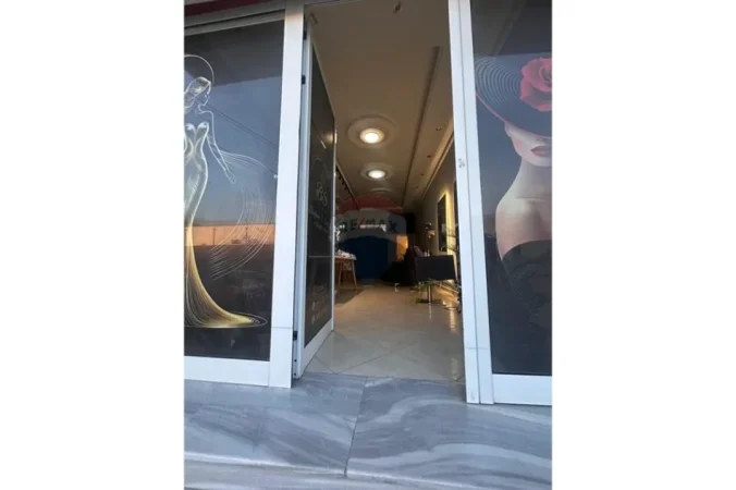 Vlore, shitet ambjent biznesi Kati 0, 38 m² 55.000 € (Rruga Ali Demi, pranë Spitalit, Vlorë)