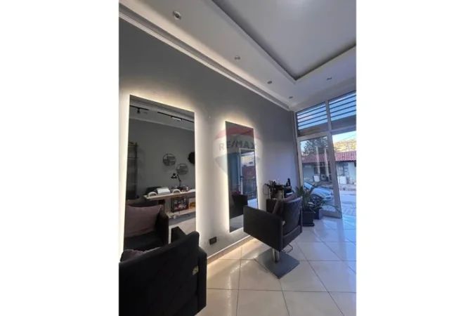 Vlore, shitet ambjent biznesi Kati 0, 38 m² 55.000 € (Rruga Ali Demi, pranë Spitalit, Vlorë)