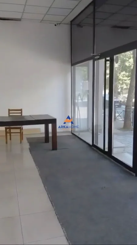Tirane, jepet me qera ambjent biznesi Kati 0, 400 m² 4.206 € 