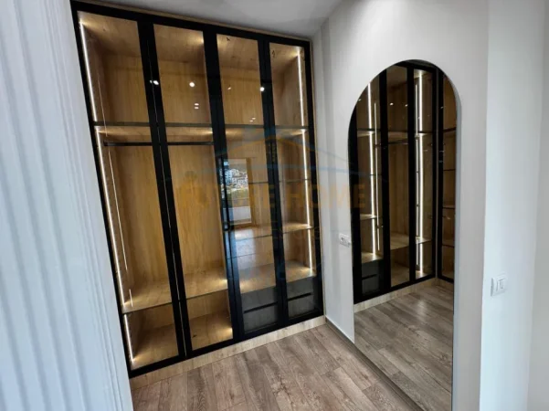 Tirane, shitet apartament 2+1 Kati 4, 107 m² 287.000 € (Liqeni i thate)