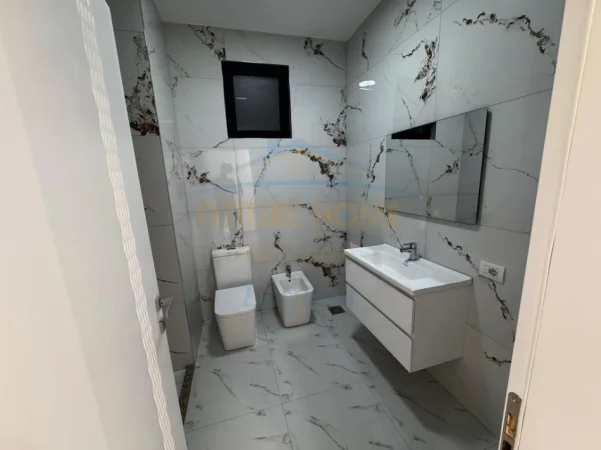 Tirane, shitet apartament 2+1 Kati 4, 107 m² 287.000 € (Liqeni i thate)