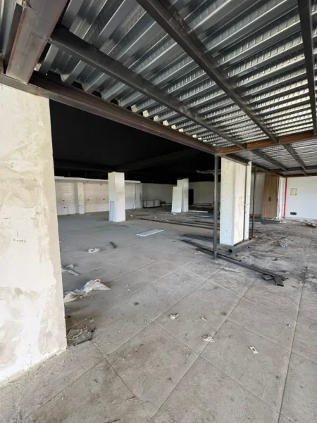 Tirane, jepet me qera dyqan Kati 0, 625 m² 12.000 € (PRANE RADISSON)