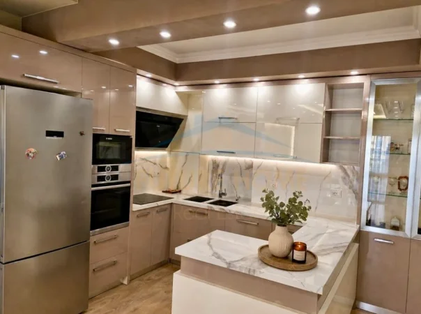 Tirane, jepet me qera apartament 2+1 Kati 3, 89 m² 950 € (Tafaj)