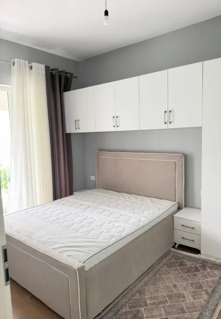 Jepet me Qera apartament 1+1 ne Ali Dem,  pranë Fushës, 420 mije leke