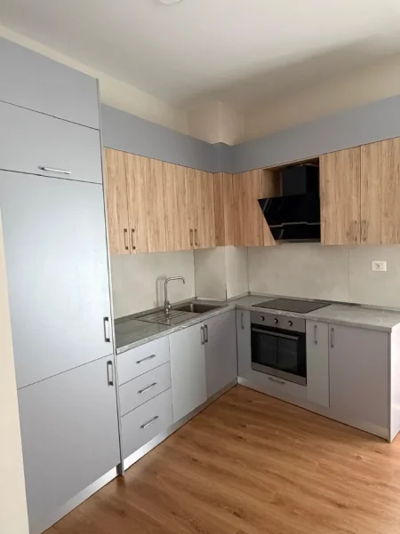 Jepet me Qera apartament 1+1 ne Ali Dem,  pranë Fushës, 420 mije leke