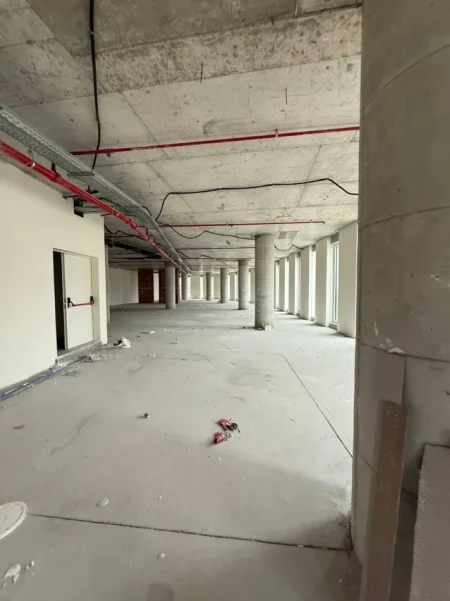 Tirane, jepet me qera zyre Kati 3, 637 m² 20.000 € (BULEVARDI ZHAN DARK)
