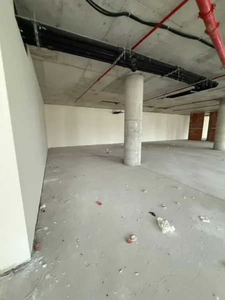 Tirane, jepet me qera zyre Kati 3, 637 m² 20.000 € (BULEVARDI ZHAN DARK)