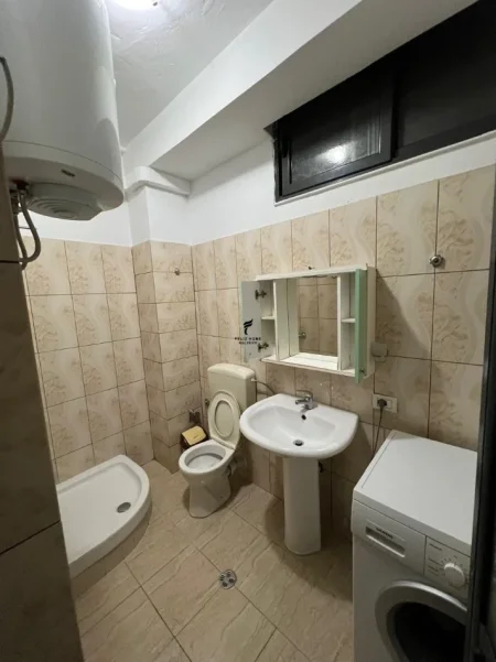 Tirane, jepet me qera garsonier Kati 0, 40 m² 300 € (21 DHJETORI)