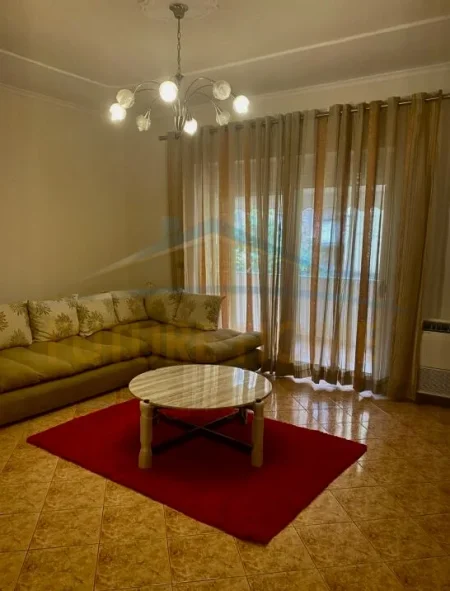 Tirane, jepet me qera apartament 3+1 Kati 2, 120 m² 800 € 