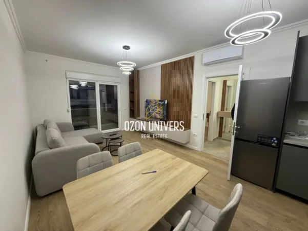 Tirane, jepet me qera apartament 1+1+Ballkon Kati 1, 67 m² 800 € (Komuna e Parisit)