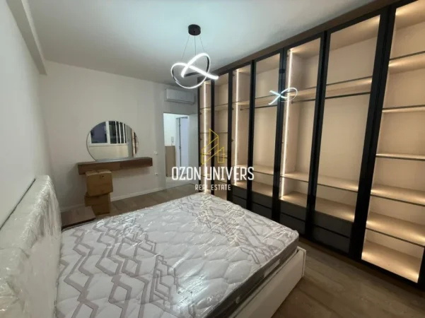 Tirane, jepet me qera apartament 1+1+Ballkon Kati 1, 67 m² 800 € (Komuna e Parisit)