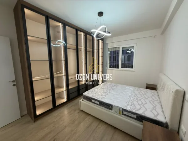Tirane, jepet me qera apartament 1+1+Ballkon Kati 1, 67 m² 800 € (Komuna e Parisit)