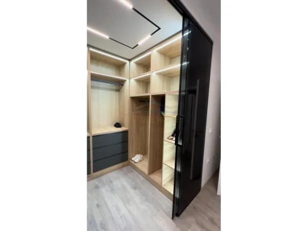 Tirane, shitet apartament 2+1 Kati 5, 122 m² 165.000 € (Fresk)