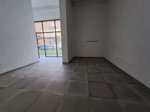 Tirane, jepet me qera ambjent biznesi Kati 0, 54 m² 600 € (Rruga e Durresit)