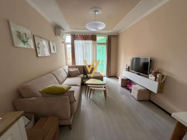 Tirane, jepet me qera apartament 2+1+Ballkon Kati 6, 90 m² 700 € (KOMUNA E PARISIT)