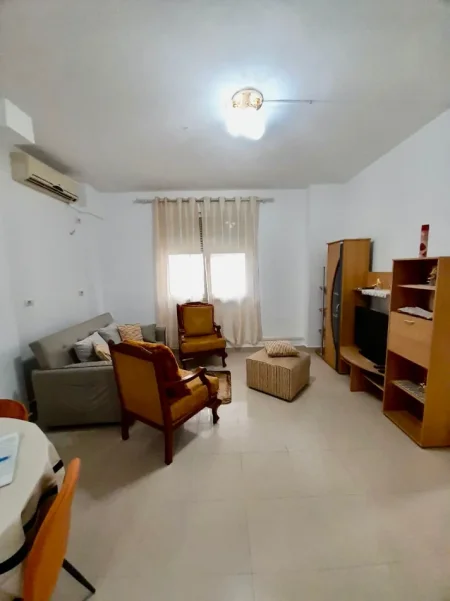 Tirane, jepet me qera apartament 1+1+Ballkon Kati 1, 60 m² 500 € (Don Bosko)