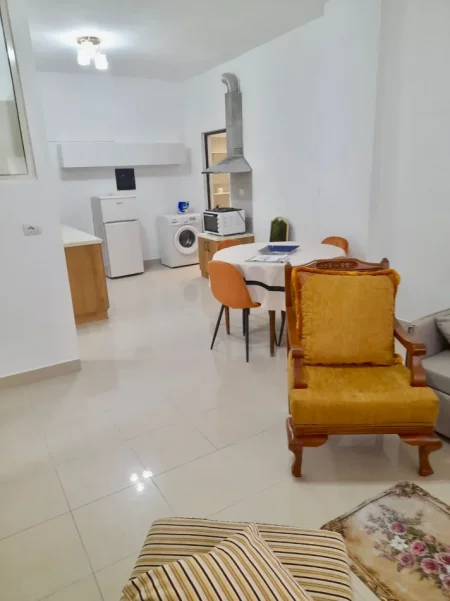 Tirane, jepet me qera apartament 1+1+Ballkon Kati 1, 60 m² 500 € (Don Bosko)